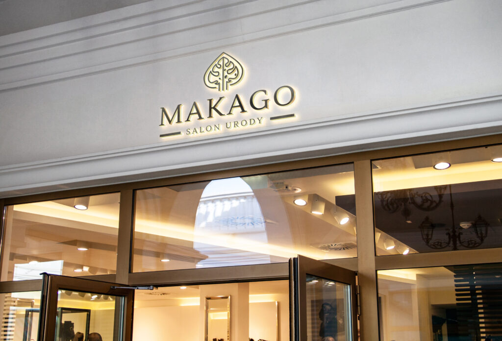 Projekt logo makago - wizualizacja szyldu nad sklepem stacjnonarnym