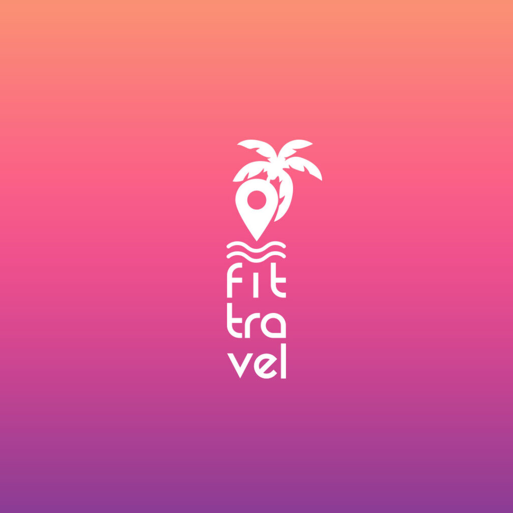 projekt logo Fittravel na tle fioletowego gradientu