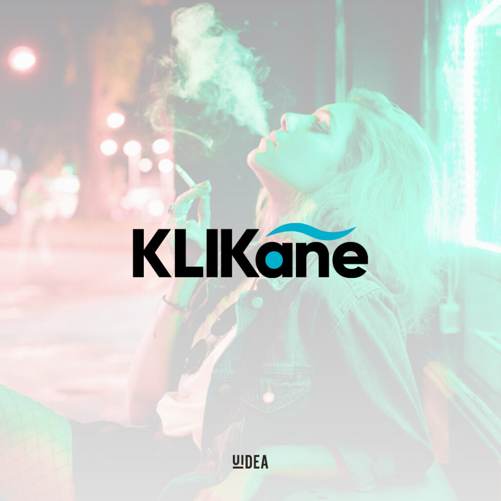Projekt graficzny logo KLIKane na tle kobiety palącej papierosa